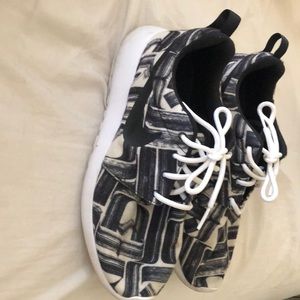 Nike roshe sneakers